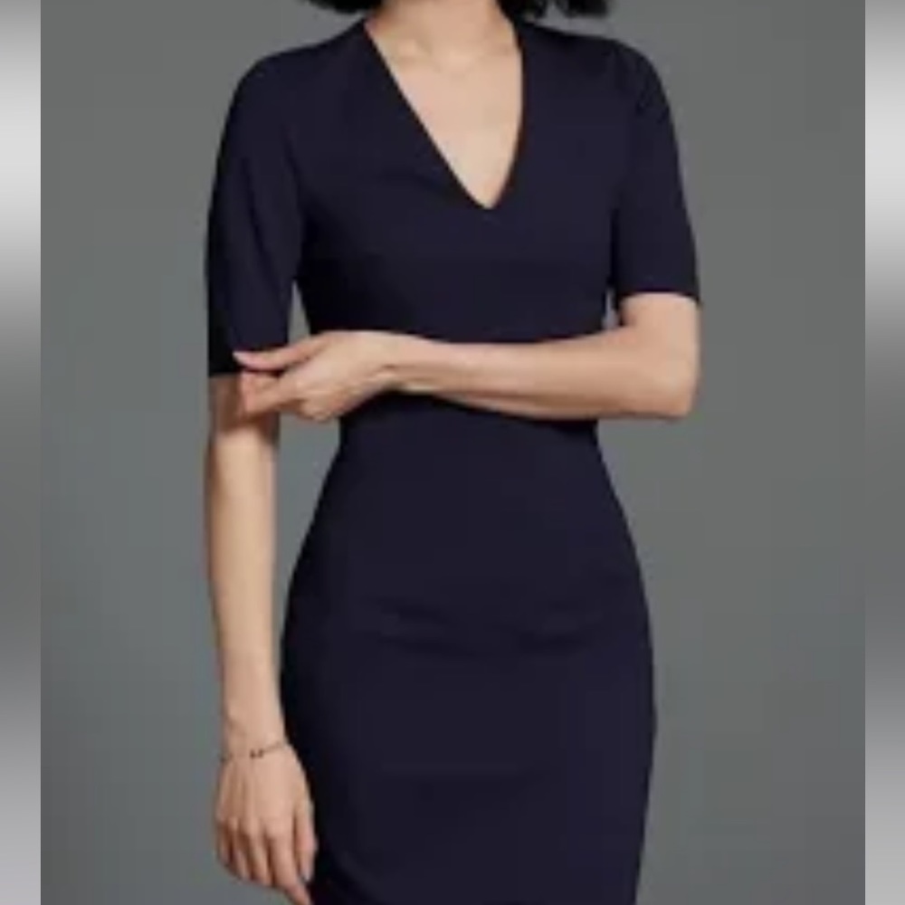 WHBM® AURA Short-Sleeve V-Neck Aura Sheath Dress size 0